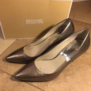 Pewter gently worn pointed toe pumps